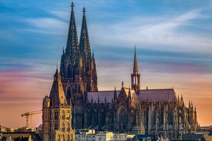 Kölner Dom oder Moschee? – Mer losss´n d’r Dom en Kölle; denn do jehört er hin!